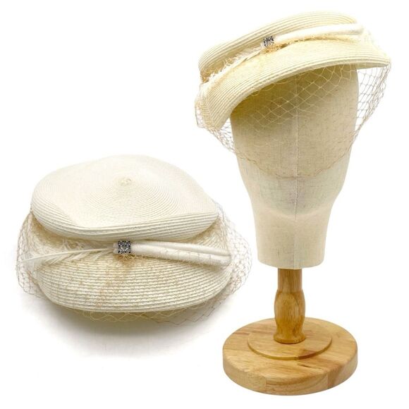 Vintage 1950s Ivory Cream Straw Pillbox Hat Netted Veil Midcentury Fascinator - Picture 1 of 12